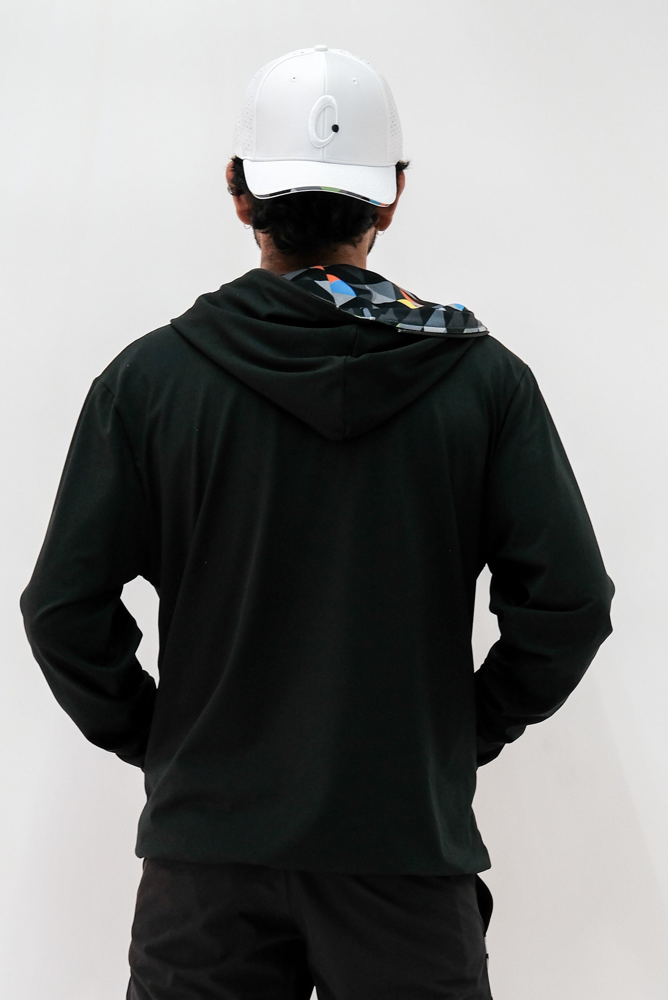 Chamarra con gorro hombre negro