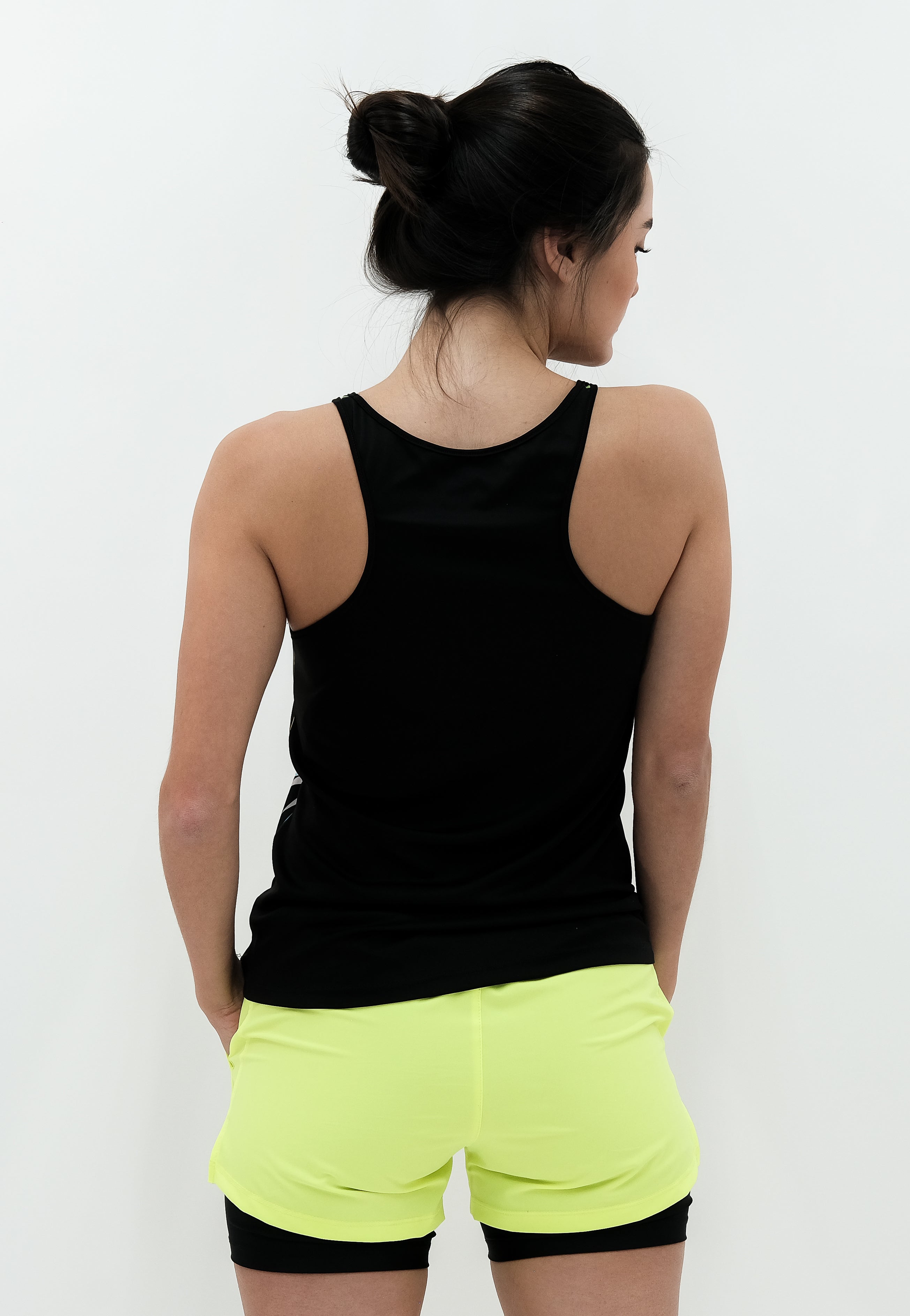 SHORT MUJER CON LICRA AMARILLO FOSFO RECICLADA