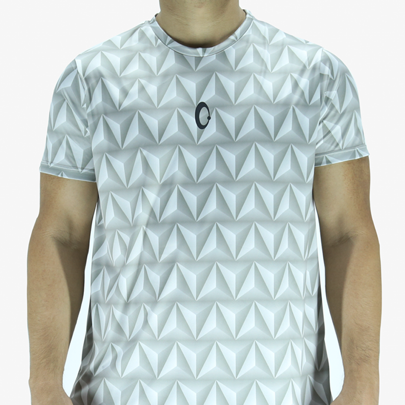 Playera Hombre Corte Clásico - Triángulos 3D Gris Reciclada