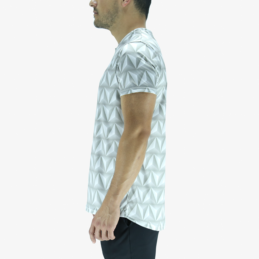 Playera Hombre Corte Clásico - Triángulos 3D Gris Reciclada